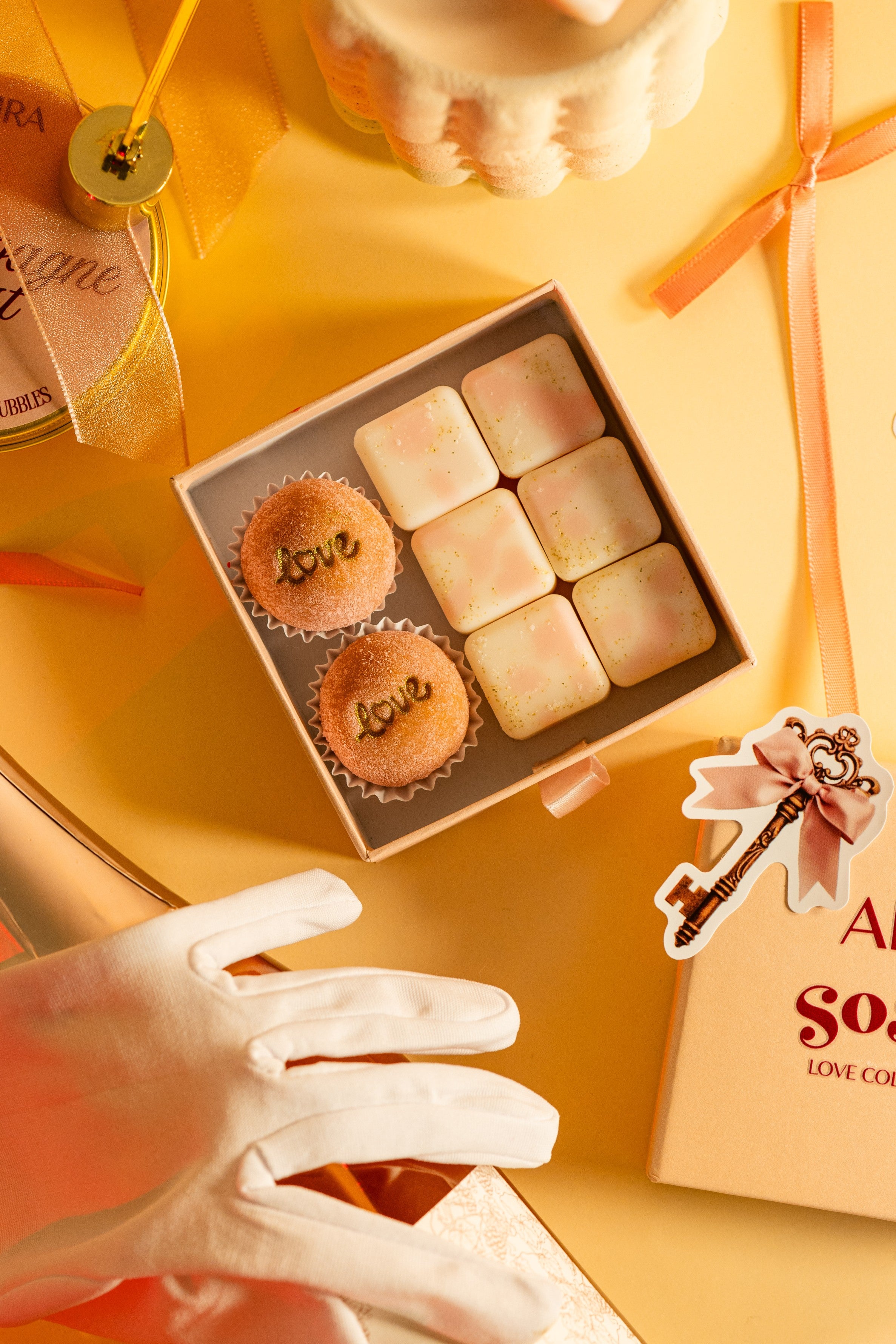 Caixa Champagne toast - AIRA x Sospy