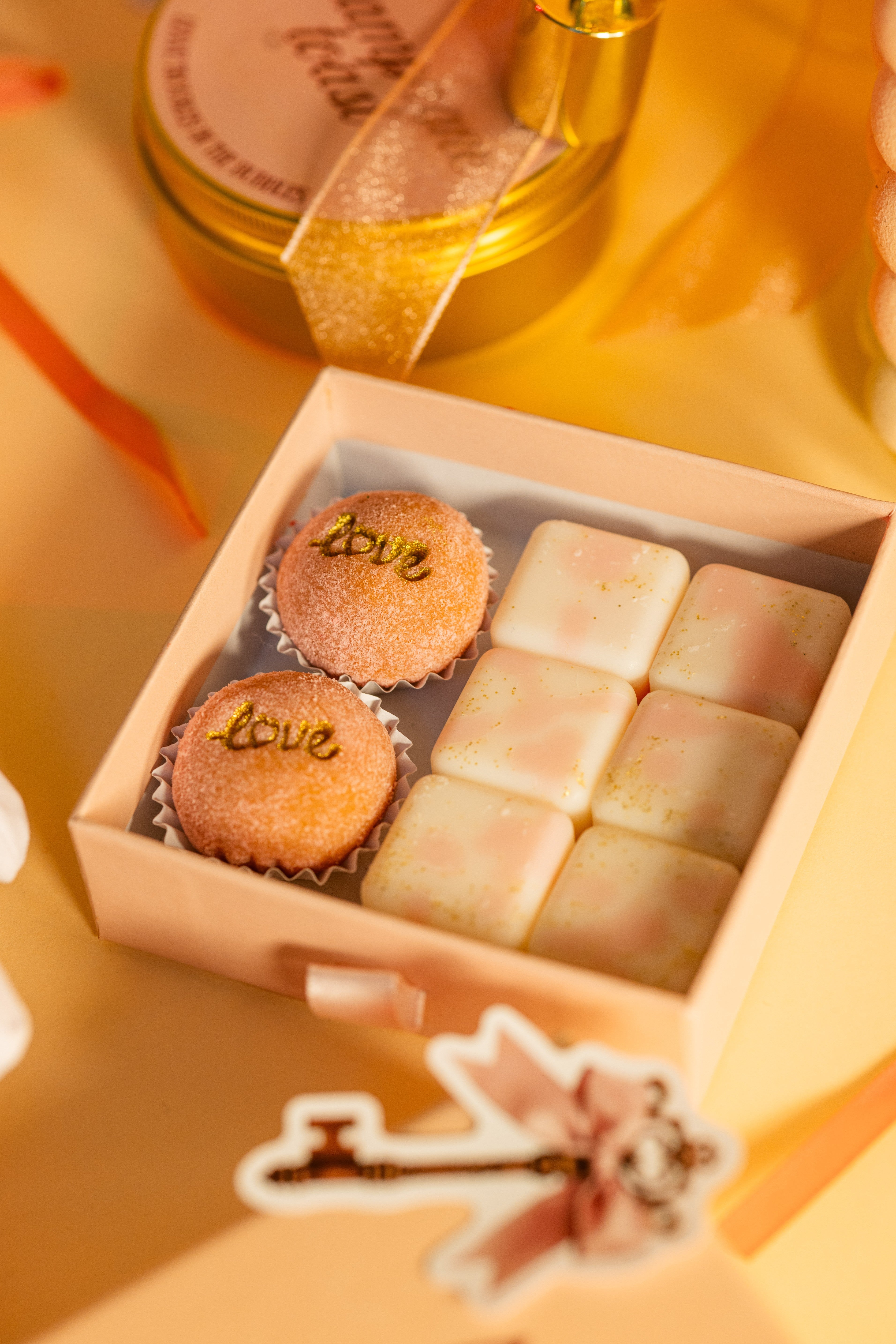 Caixa Champagne toast - AIRA x Sospy